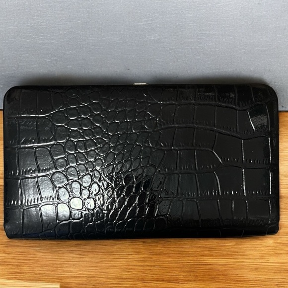 Black Faux Alligator Hard Case Wallet - Picture 3 of 6
